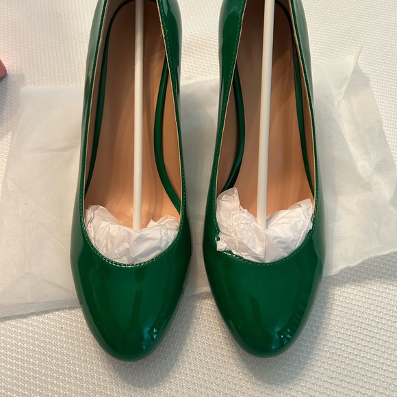 New Never Worn Green Women's Pumps - Picture 2 of 6